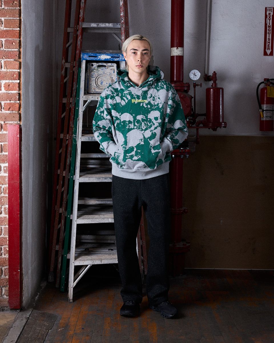 PLEASURES STARRY SWEATPANTS - BLACK