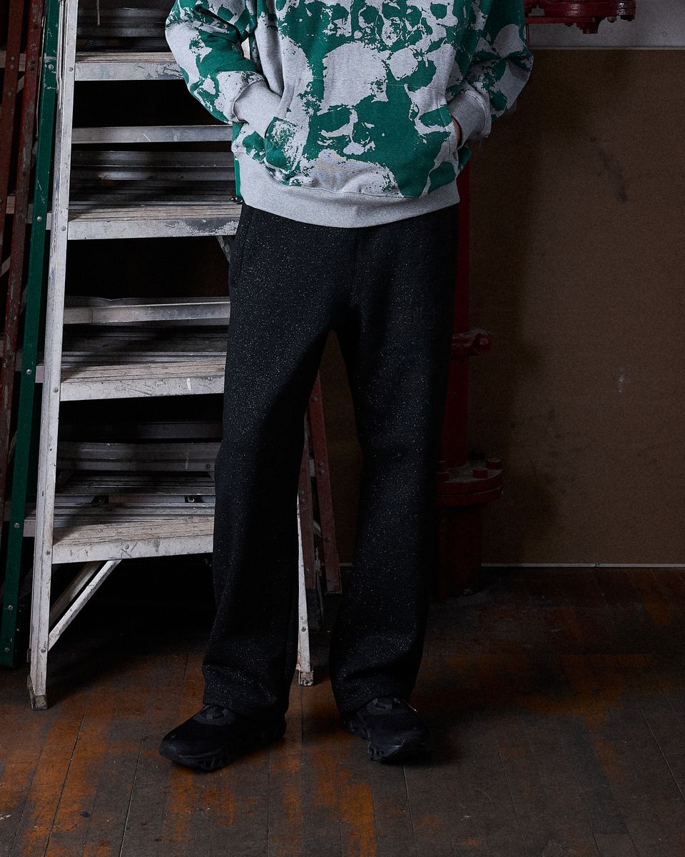 PLEASURES STARRY SWEATPANTS - BLACK